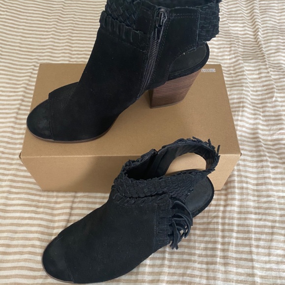 Lucky Brand Suede Fringe Boho Open Toe Stacked Block Heel Sandal Shoe Size 8.5 - Picture 3 of 8